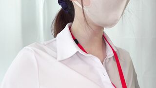 あるサラリーマンはワクチン接種中にブラジャーのボタンを外した際、偶然乳首を見てしまった china