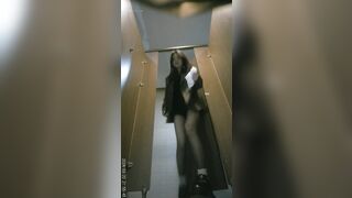 ✅新たに流出した█「悪魔の手」☛購入した█プレミアムトイレ写真「前景と背景」（モデル品質の黒ストッキング） toilet (25)