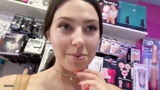 EmmaVictoria.Official Tries Out Her New Vibrator OnlyFans