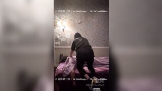 女友偷偷鑽進按摩床底躲好 當按摩師在按摩時她在床下吃棒棒 夕夢搖 - 肉視頻 您的私人AV影院