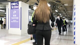 美＊パンティーライン通信＊ピンクパンツの女子大生Pライン巨尻追跡編, ギャル尻パラダイス★薄手のホワイトデニムを穿いた金髪ド派手ギャル様 voyeur jp 3 2 (1)