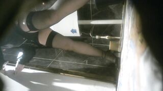 【世界独占】パノラマ・バーのトイレ映像 —— 黒ストッキング、ハイヒール、そして美女たちの群れ（Vol.15） toilet (1)