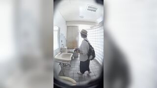 おしっこ便器に車のカギ落としちゃうママさん未流出新作２カメラ voyeur jp