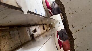 女性カメラマンが和式野外トイレを隠し撮り —— 画面いっぱいの排泄物（下痢編 #33） toilet 2 19