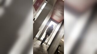 Magic Hand  外部入手  プレミアム「トイレ盗撮」映像：「高画質・無毛の美女（ホワイトタイガー編）」 — 36本 toilet 2 08