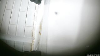 Magic Hand  外部入手  プレミアム「トイレ盗撮」映像：「高画質・無毛の美女（ホワイトタイガー編）」 — 36本 toilet 3 05