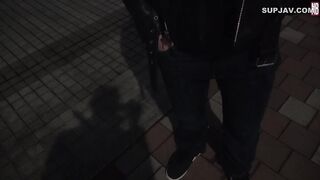 FC2PPV 4868343 【無】【街でナンパ第4章】！X中央公園付近で美人妻をキャッチ→即ハメ成功。白人2人と美乳デカ尻の人妻、背面駅弁で分からせ、2本巨根の連続挿入で絶叫イキまく jav