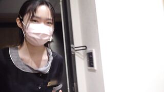 【ホテルウーマン】ハプニング！紐パン半脱げからズレてマ○コ丸見えに！アナル＆ブラも voyeur jp