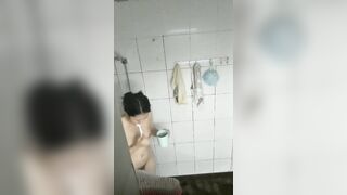 女子大生が親友を裏切り、ルームメイトを3回以上撮影、賃貸アパートのバスルームをピンホールで撮影した女性、入居者の毎日のシャワールーティン toilet 1 05