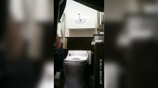 若くて可愛い子が集まるトイレ voyeur jp