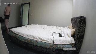 数人の男たちが自宅で3Pセッションをしていたところ、突然2人が見物に来た。彼らは全く恥ずかしがらず、1人は見物し、もう1人は自分の好きなこと ipcam
