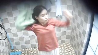 流出した新しい写真：ストッキングと制服を着たモデルたち❤️写真家は、7人のモデルが着替える様子を撮影するために、バスルームに密かにカメラを toilet 07