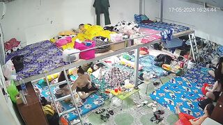 最新ハック流出：ウェブカメラ盗撮映像 ❤️ 多角度からの覗き見 — 寮で着替えるクラブホステスたちを隠し撮り（美女たちの競演） ipcam 1 06