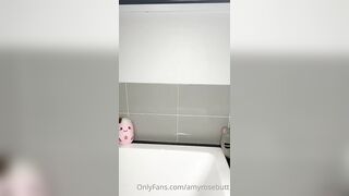Amy Rose Rubs Herself Inside Her Leggings OnlyFans