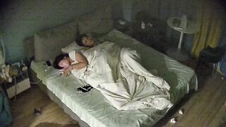 アパートメントホテル ✅ 美しい女の子が部屋で彼氏を待っていました。彼女はドアを開けるために駆け寄りました。とてもかわいい！彼氏が到着する ipcam (1)