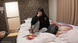 個人撮影　無修正　パパ活　童顔で可愛いちなつちゃん１８と過ごす秘密の初夜 jvip