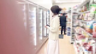 ジャングル級の超剛毛丸見え♡ノーブラ透けパン絶景ローアングル。どスケベ下半身で♡【素人ノーブラ剛毛】 voyeur jp