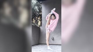 Charli D’Amelio Ballet Stretching Dance Video Leaked - OnlyFans Leak