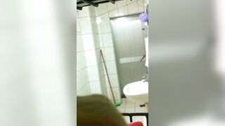 大学の「クズ女」が親友を裏切る：ルームメイトを盗撮――寮内での全裸シャワー映像（動画4本） toilet 4