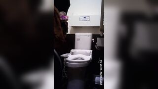 地下鉄御〇筋のトイレ26ボチャッボチャッボトッ鮮明な天の声 voyeur jp 4 (6)