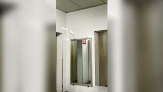 大学の「ワルな女子」が親友にイタズラ、ルームメイトを隠し撮り（パート2）――女性のお隣さんの私生活を覗き見 ipcam 3 05