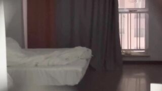 新たに流出した映像❤️ ウェイターがホテルの覗き穴から大学生の性行為を密かに撮影（3） china 04