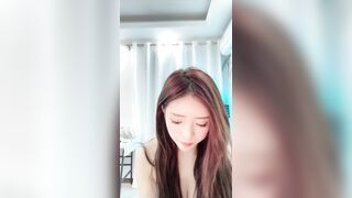 TikTokの「踊る女神」—【Wuyu】が本領発揮！トップレスで魅せる、灼熱のダンスは必見！ china 1