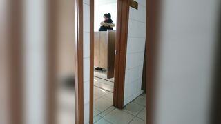 【定番・トイレ映像】「青春への賛歌」シリーズ：完全版 — 高校2年生の少女が、その可憐な秘部から排尿する様子を至近距離で捉えた映像に加え toilet 2 08