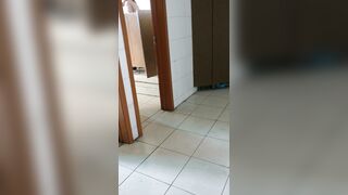 【定番・トイレ映像】「青春への賛歌」シリーズ：完全版 — 高校2年生の少女が、その可憐な秘部から排尿する様子を至近距離で捉えた映像に加え toilet 2 11