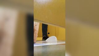 【定番・トイレ映像】「青春への賛歌」シリーズ：完全版 — 高校2年生の少女が、その可憐な秘部から排尿する様子を至近距離で捉えた映像に加え toilet 1 01-150426
