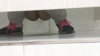 【定番・トイレ映像】「青春への賛歌」シリーズ：完全版 — 高校2年生の少女が、その可憐な秘部から排尿する様子を至近距離で捉えた映像に加え toilet 1 08-150426