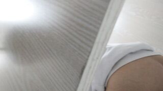 【定番・トイレ映像】「青春への賛歌」シリーズ：完全版 — 高校2年生の少女が、その可憐な秘部から排尿する様子を至近距離で捉えた映像に加え toilet 1 10-150426
