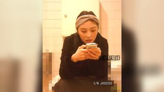 【激ヤバ】そっくりさん！？本人の可能性大…美人モデルさんの流出動画【短期間限定】 toilet 1 01-150426