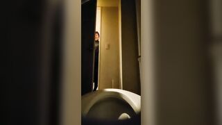 【激ヤバ】そっくりさん！？本人の可能性大…美人モデルさんの流出動画【短期間限定】 toilet 3