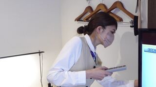 [ホテルウーマン]大開脚！パンティがズレてマン毛ハミ出しちゃった！美しすぎる顔からは想像出来ない股間を2日連続でじっくり堪能 jvip