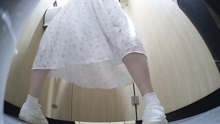 [ マジックハン​ド ☛ 購入済み ]【プレミアム・トイレ盗撮】「着替え＆排泄中の美女」 — パート2 toilet 3 02-180426