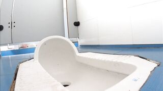 【定番・トイレ映像】「青春への賛歌」シリーズ：完全版 — 高校2年生の少女が、その可憐な秘部から排尿する様子を至近距離で捉えた映像に加え toilet 2 04-190426