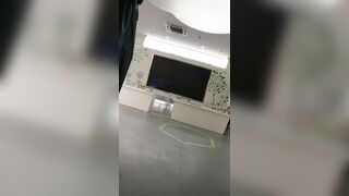 【定番・トイレ映像】「青春への賛歌」シリーズ：完全版 — 高校2年生の少女が、その可憐な秘部から排尿する様子を至近距離で捉えた映像に加え toilet 2 12-190426