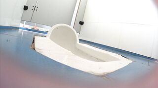 【定番・トイレ映像】「青春への賛歌」シリーズ：完全版 — 高校2年生の少女が、その可憐な秘部から排尿する様子を至近距離で捉えた映像に加え toilet 3 (2)