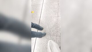 新たにリークされた❤️ 衝撃的な映像 【路上銃撃】超爆発！少女を撃ち、射精排尿（2） ipcam 08-190426