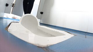 【定番・トイレ映像】「青春への賛歌」シリーズ：完全版 — 高校2年生の少女が、その可憐な秘部から排尿する様子を至近距離で捉えた映像に加え toilet 3 03-190426