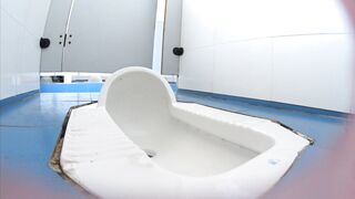 【定番・トイレ映像】「青春への賛歌」シリーズ：完全版 — 高校2年生の少女が、その可憐な秘部から排尿する様子を至近距離で捉えた映像に加え toilet 3 13-190426