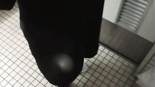 裏垢女子と公衆トイレ2回戦 車内で中出し交尾 大量射精 jvip