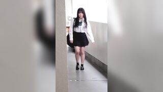 クリが透け透けな真っ赤なTバックを履いたJKをめくり盗撮　14日分　ねんいち jvip