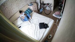 【ハッキングされたカメラ】性欲が非常に強い若い女性が長時間にわたって頻繁に自慰行為を行う。 ipcam 03-200426