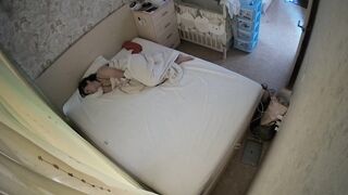 【ハッキングされたカメラ】性欲が非常に強い若い女性が長時間にわたって頻繁に自慰行為を行う。 ipcam 06-200426