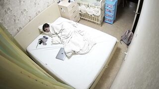 【ハッキングされたカメラ】性欲が非常に強い若い女性が長時間にわたって頻繁に自慰行為を行う。 ipcam 10-200426