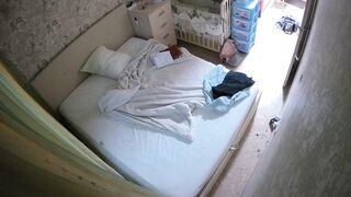 【ハッキングされたカメラ】性欲が非常に強い若い女性が長時間にわたって頻繁に自慰行為を行う。 ipcam 15-200426