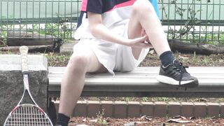 テニス少女がお股拡げながら太ももふくらはぎのストレッチ、そして不運に遭遇 jvip