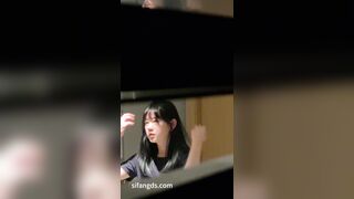 【独占先行公開】オフの素顔＆トイレ自撮り（Vol.4） toilet 2 01-210426